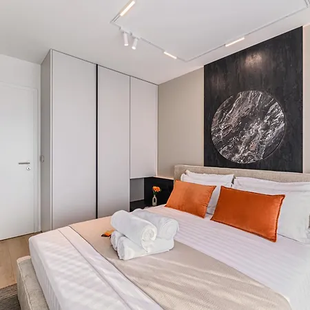 Nokturna Cassiopeia Coresi Kasper With Underground Parking Braşov