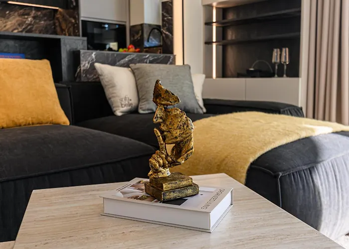 Nokturna Cassiopeia Coresi Kasper With Underground Parking Appartement *