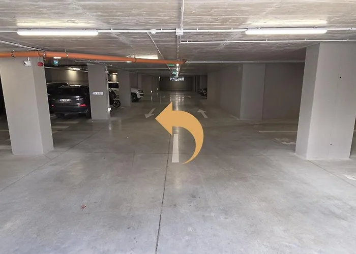 Nokturna Cassiopeia Coresi Kasper With Underground Parking Appartement